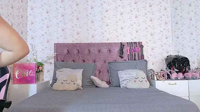 AvrillThomas online show from October 16, 4:30 pm