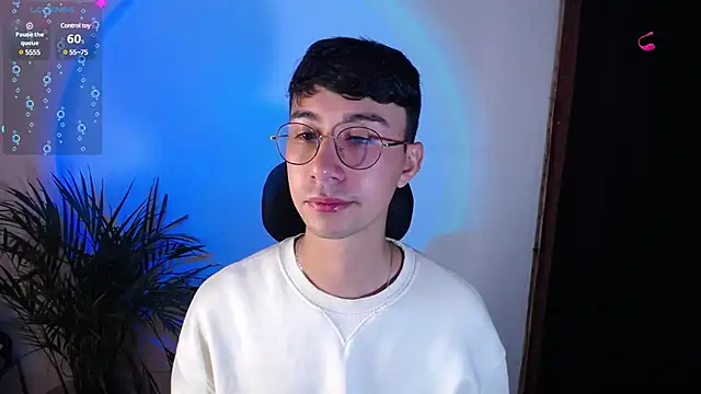 Snapshot of cameron_cum chatting on January 8, 3:50 pm cameron cum online show from January 8, 3:50 pm