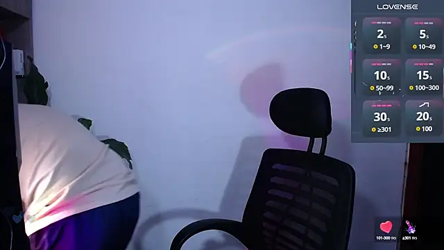 Snapshot of cameron_cum chatting on February 25, 10:04 am cameron cum online show from February 25, 10:04 am