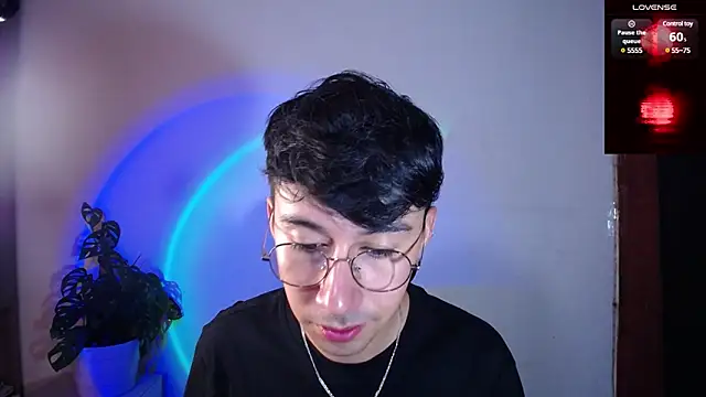 Snapshot of cameron_cum chatting on March 21, 12:50 pm cameron cum online show from March 21, 12:50 pm