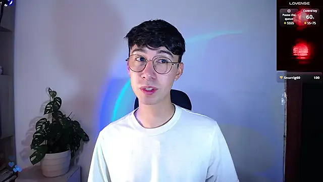 Snapshot of cameron_cum chatting on March 22, 11:32 am cameron cum online show from March 22, 11:32 am