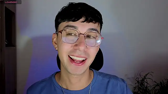 Snapshot of cameron_cum chatting on October 9, 5:00 pm cameron cum online show from October 9, 5:00 pm