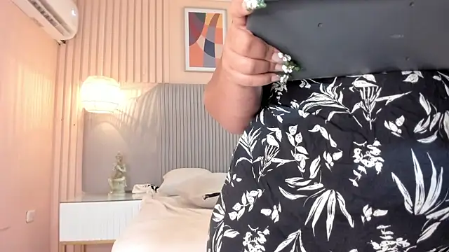 samyriverss online show from November 15, 10:45 am