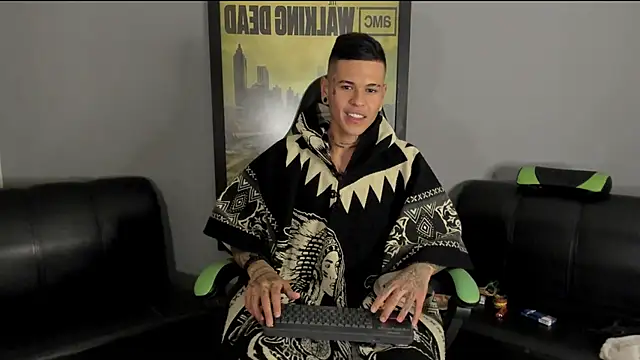 Snapshot of jamesinked_ chatting on December 20, 1:25 am jamesinked  online show from December 20, 1:25 am