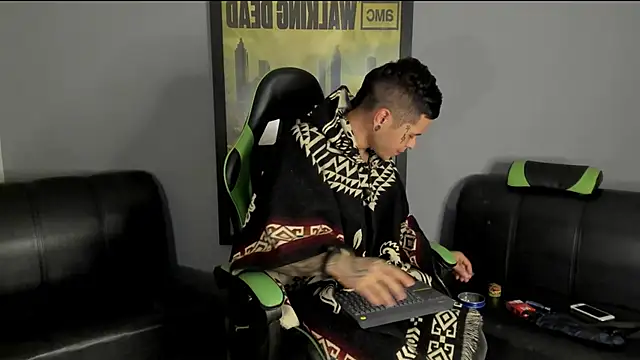 Snapshot of jamesinked_ chatting on January 3, 3:38 am jamesinked  online show from January 3, 3:38 am