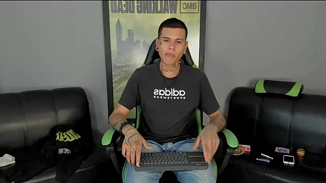 Snapshot of jamesinked_ chatting on January 6, 7:24 pm jamesinked  online show from January 6, 7:24 pm