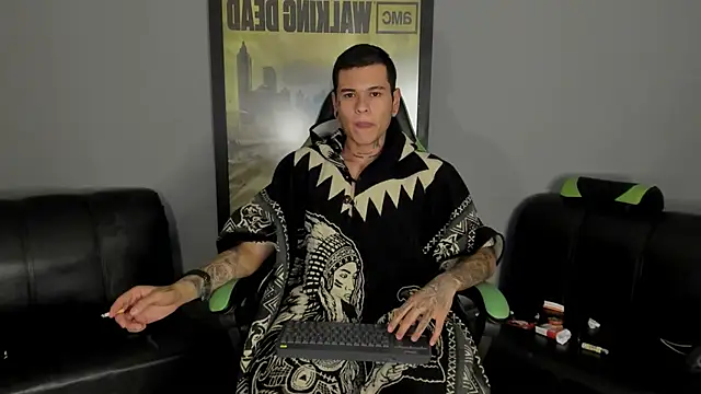 Snapshot of jamesinked_ chatting on January 26, 5:45 am jamesinked  online show from January 26, 5:45 am