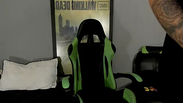 Snapshot of jamesinked_ chatting on March 13, 8:22 pm jamesinked  online show from March 13, 8:22 pm