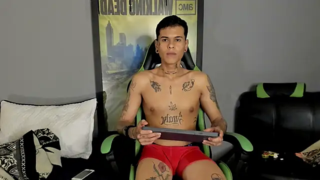 Snapshot of jamesinked_ chatting on March 23, 5:10 am jamesinked  online show from March 23, 5:10 am