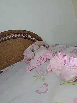 Snapshot of Milfvalesk chatting on January 6, 8:50 pm Milfvalesk online show from January 6, 8:50 pm