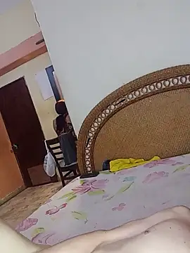 Snapshot of Milfvalesk chatting on February 12, 7:13 am Milfvalesk online show from February 12, 7:13 am