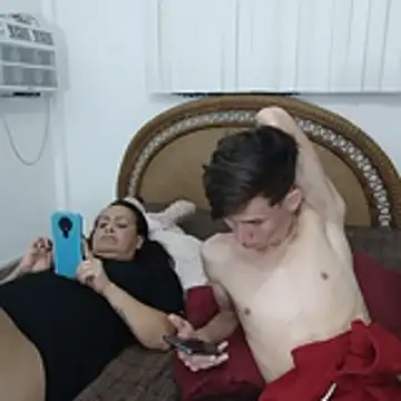 Snapshot of Milfvalesk chatting on December 5, 6:11 am Milfvalesk online show from December 5, 6:11 am