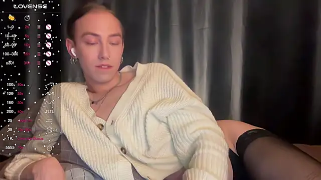 Avril Pearly  online show from December 6, 10:19 pm