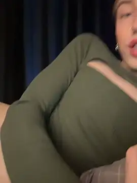 Avril Pearly  online show from December 19, 9:28 pm