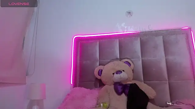 Snapshot of Melody_Ds chatting on December 27, 11:53 pm Melody Ds online show from December 27, 11:53 pm