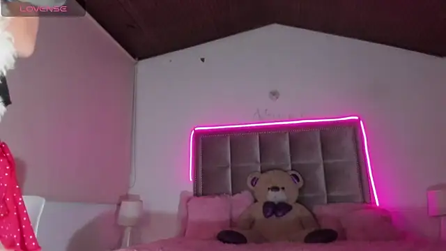 Snapshot of Melody_Ds chatting on January 4, 2:46 am Melody Ds online show from January 4, 2:46 am