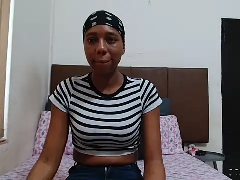 Snapshot of Sweet_nicole98 chatting on May 17, 12:01 pm Sweet nicole98 online show from May 17, 12:01 pm