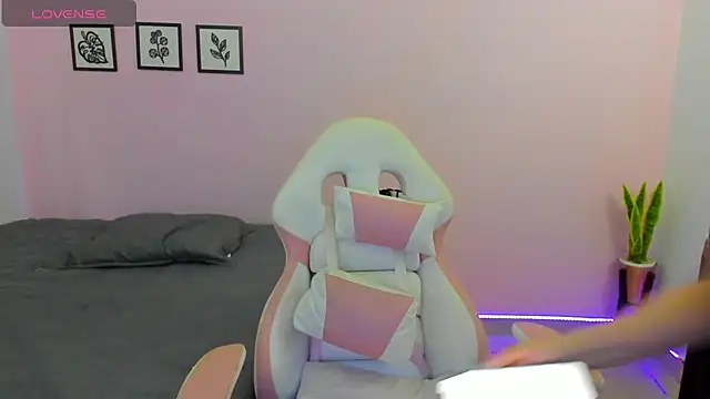 sophie pazz online show from November 14, 8:40 pm