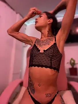 daniigarcia online show from April 12, 7:30 pm