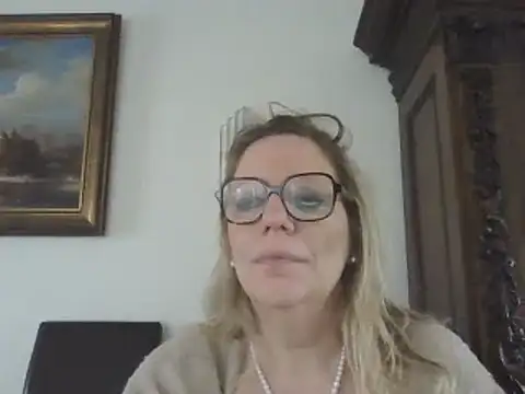 Snapshot of Silkesquirt chatting on December 9, 10:32 am Silkesquirt online show from December 9, 10:32 am