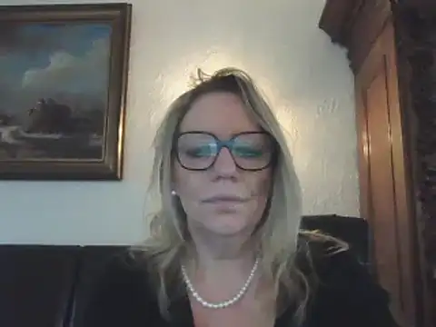 Snapshot of Silkesquirt chatting on December 11, 10:47 am Silkesquirt online show from December 11, 10:47 am