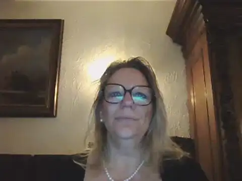 Snapshot of Silkesquirt chatting on December 13, 7:15 am Silkesquirt online show from December 13, 7:15 am