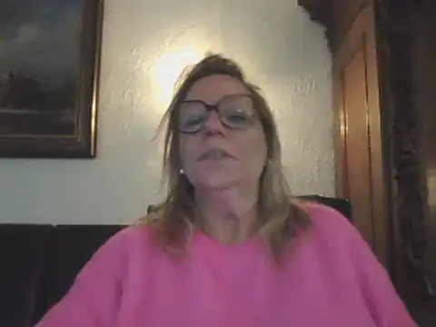 Snapshot of Silkesquirt chatting on December 13, 2:38 pm Silkesquirt online show from December 13, 2:38 pm