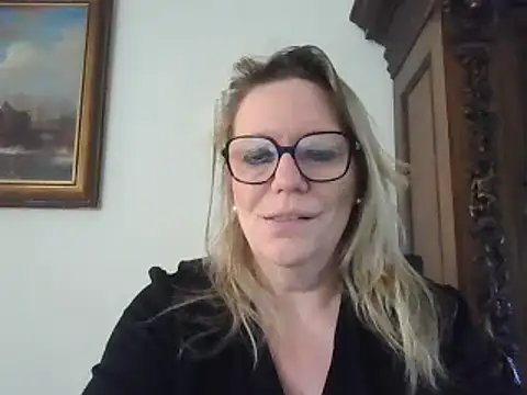 Snapshot of Silkesquirt chatting on February 17, 11:13 am Silkesquirt online show from February 17, 11:13 am