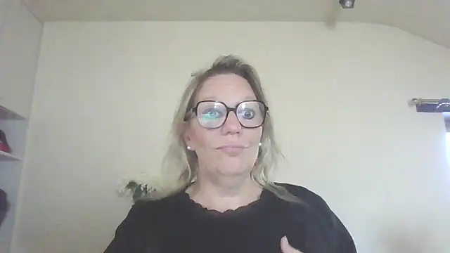 Snapshot of Silkesquirt chatting on September 11, 7:19 am Silkesquirt online show from September 11, 7:19 am