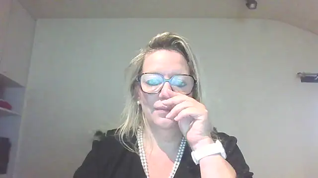 Snapshot of Silkesquirt chatting on September 18, 6:37 am Silkesquirt online show from September 18, 6:37 am