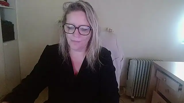 Snapshot of Silkesquirt chatting on October 10, 8:13 am Silkesquirt online show from October 10, 8:13 am