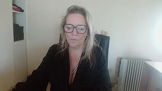 Snapshot of Silkesquirt chatting on October 28, 8:07 am Silkesquirt online show from October 28, 8:07 am