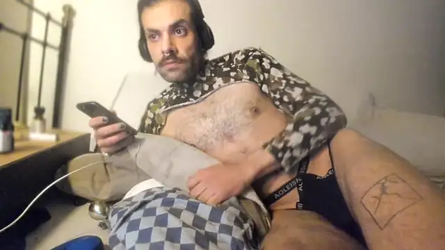 Snapshot of P4RtYBOII92 chatting on January 28, 7:00 pm P4RtYBOII92 online show from January 28, 7:00 pm