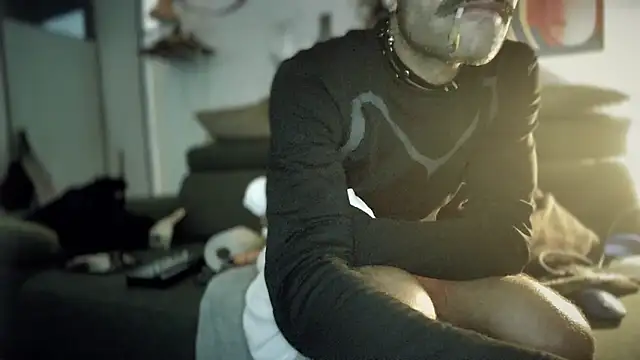 Snapshot of P4RtYBOII92 chatting on February 14, 10:17 am P4RtYBOII92 online show from February 14, 10:17 am