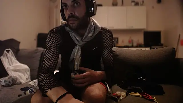 Snapshot of P4RtYBOII92 chatting on September 14, 8:52 pm P4RtYBOII92 online show from September 14, 8:52 pm