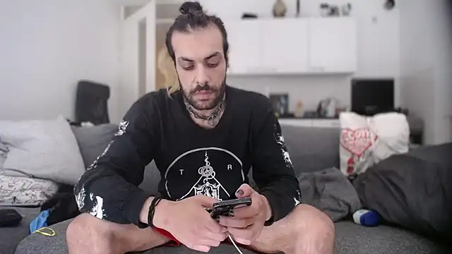 Snapshot of P4RtYBOII92 chatting on September 16, 10:49 am P4RtYBOII92 online show from September 16, 10:49 am