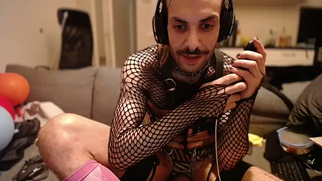 Snapshot of P4RtYBOII92 chatting on September 22, 12:34 am P4RtYBOII92 online show from September 22, 12:34 am