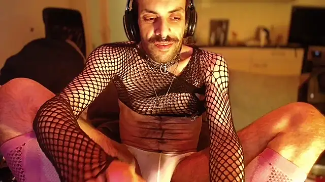 Snapshot of P4RtYBOII92 chatting on September 23, 3:42 am P4RtYBOII92 online show from September 23, 3:42 am