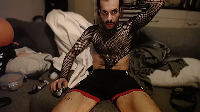 Snapshot of P4RtYBOII92 chatting on September 25, 7:17 pm P4RtYBOII92 online show from September 25, 7:17 pm