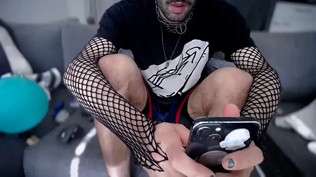 Snapshot of P4RtYBOII92 chatting on September 26, 2:21 pm P4RtYBOII92 online show from September 26, 2:21 pm