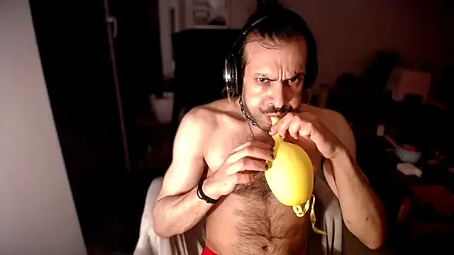 Snapshot of P4RtYBOII92 chatting on October 8, 10:51 pm P4RtYBOII92 online show from October 8, 10:51 pm