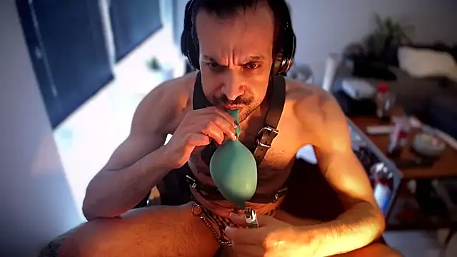 Snapshot of P4RtYBOII92 chatting on October 12, 9:30 am P4RtYBOII92 online show from October 12, 9:30 am