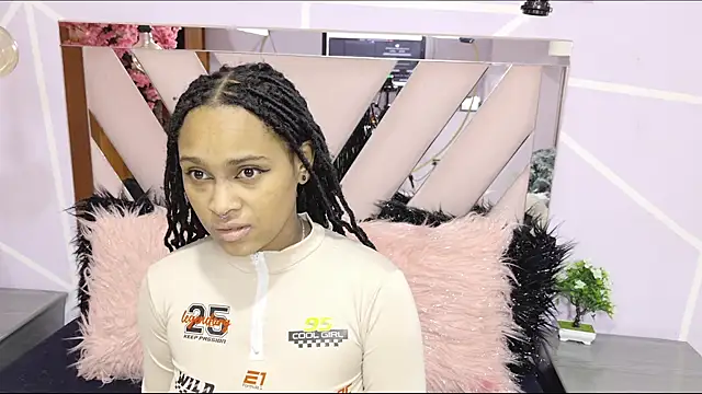 Elith noa online show from December 5, 8:27 pm