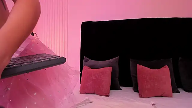 Snapshot of shaina_vasquez chatting on November 8, 5:40 am shaina vasquez online show from November 8, 5:40 am