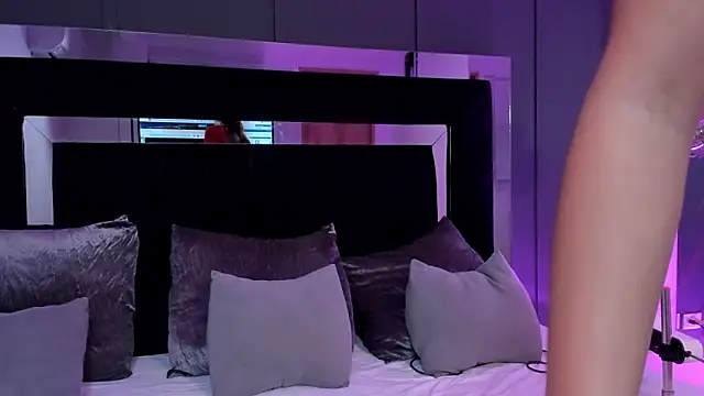 shaina vasquez online show from February 15, 11:56 pm