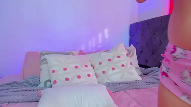 shaina vasquez online show from April 16, 9:39 pm