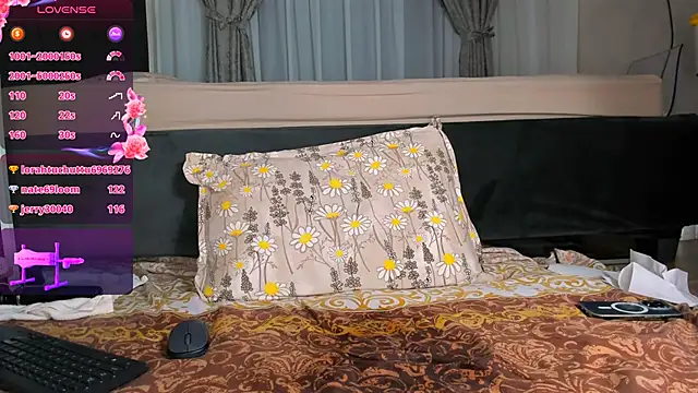 Snapshot of wowsquirtx chatting on January 29, 6:33 am wowsquirtx online show from January 29, 6:33 am