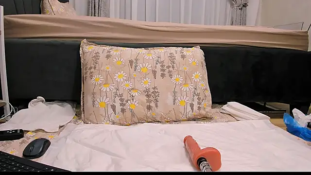 Snapshot of wowsquirtx chatting on March 11, 6:32 am wowsquirtx online show from March 11, 6:32 am