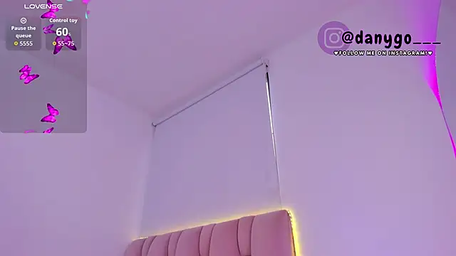 Snapshot of ZarianaEvanz chatting on November 15, 9:43 pm ZarianaEvanz online show from November 15, 9:43 pm