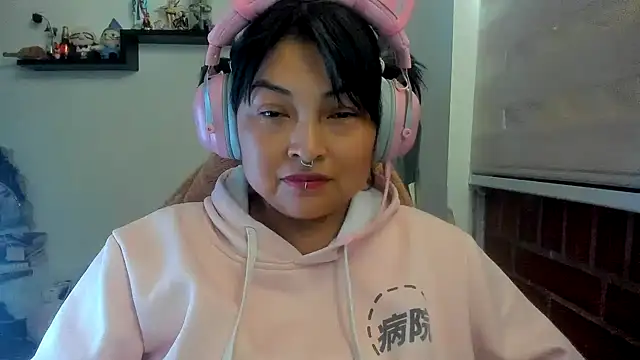 Shaddycute  online show from April 14, 3:18 pm